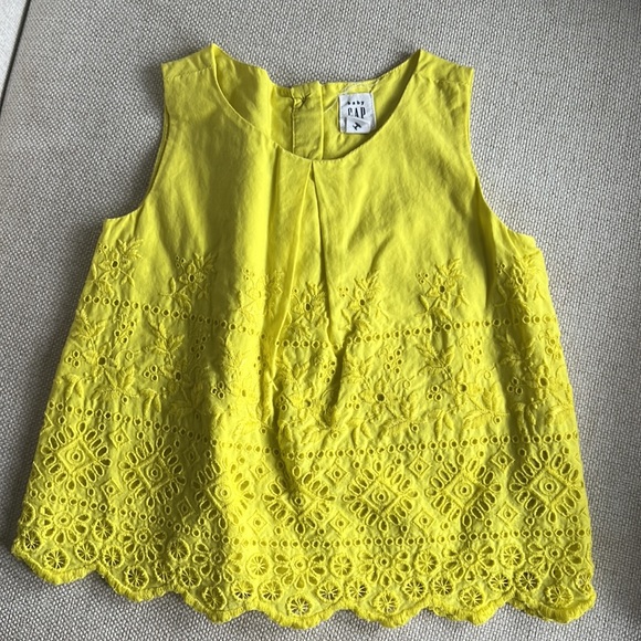 Set of 2 Size 2 baby Gap Tanks - Picture 2 of 8